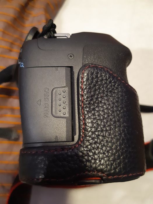 Aparat bezlusterkowy Canon EOS R7 bdb stan + extra bateria + case