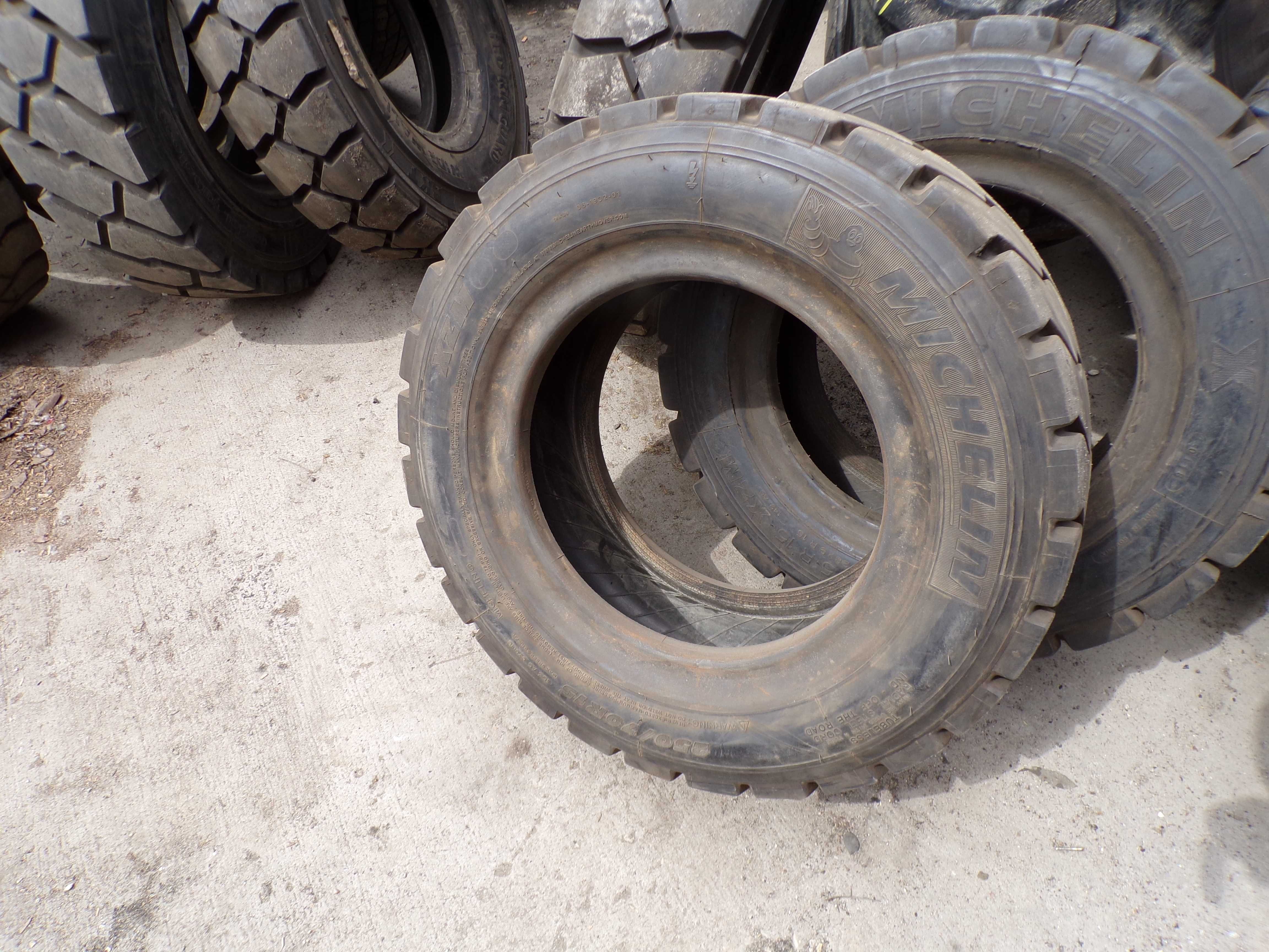 opona 250/70R15 MICHELIN XZM (330 netto)