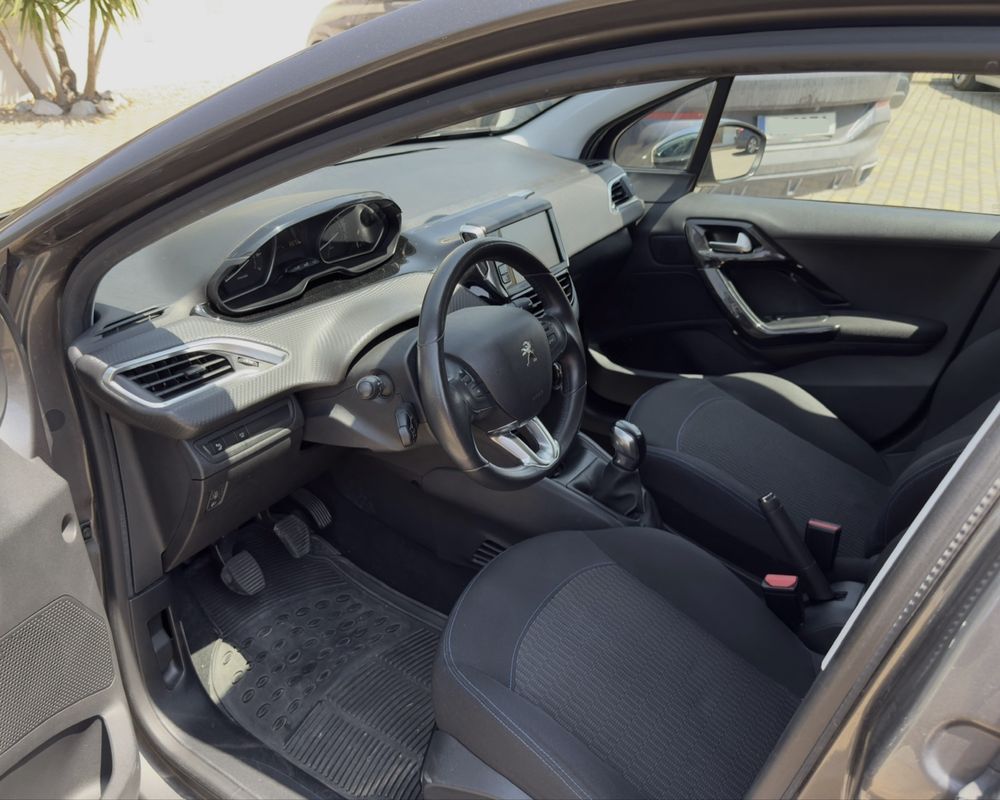 Peugeot 208 1.2 Puretech Signature, Utilitário, Citadino, Económico