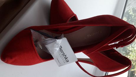 Продам туфли эко замшевые красные бренд Bershka. Новые