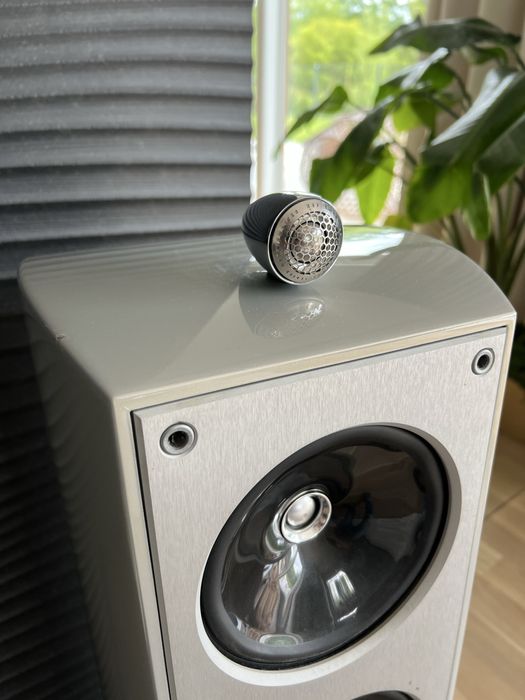 Kolumny głośnikowe wolnostojące Kef XQ5