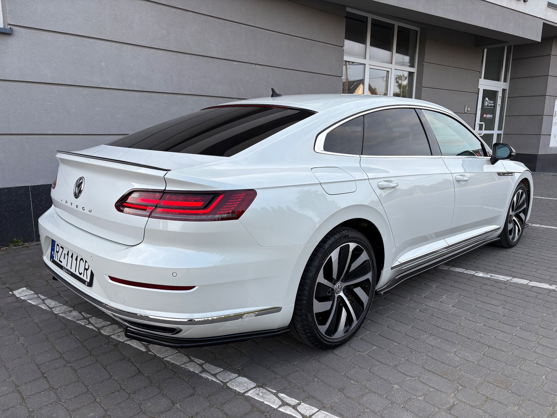 Volkswagen Arteon R-Line Maxton Design Biała Perla