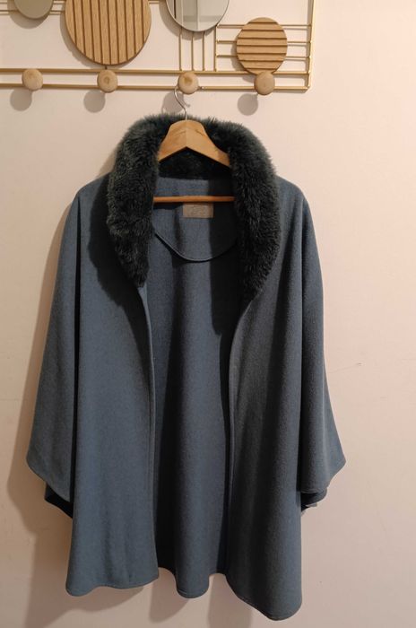 Capa Azul  Pura Lã Virgem Woolmark e Cachemira, gola pelo do S ao XXL