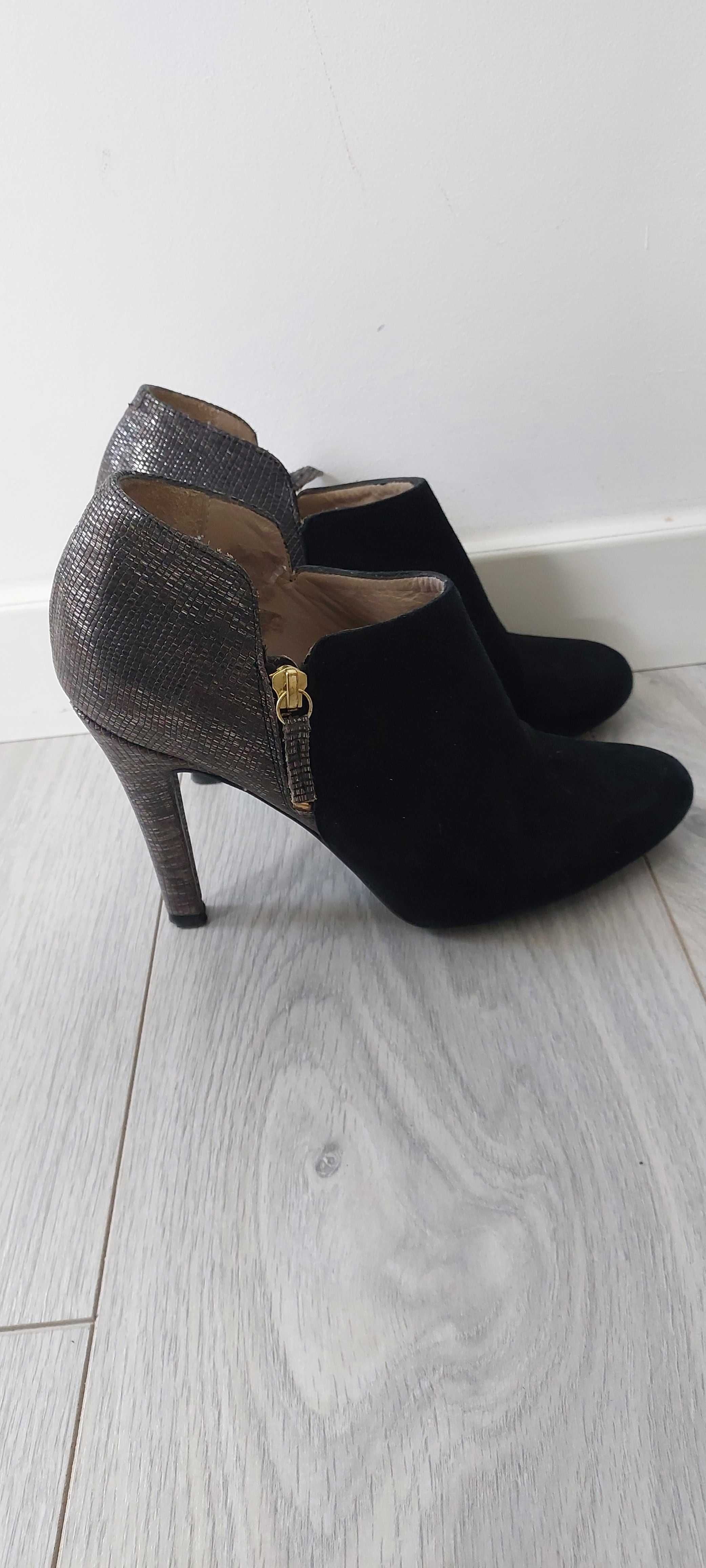 Botas pelo tornozelo