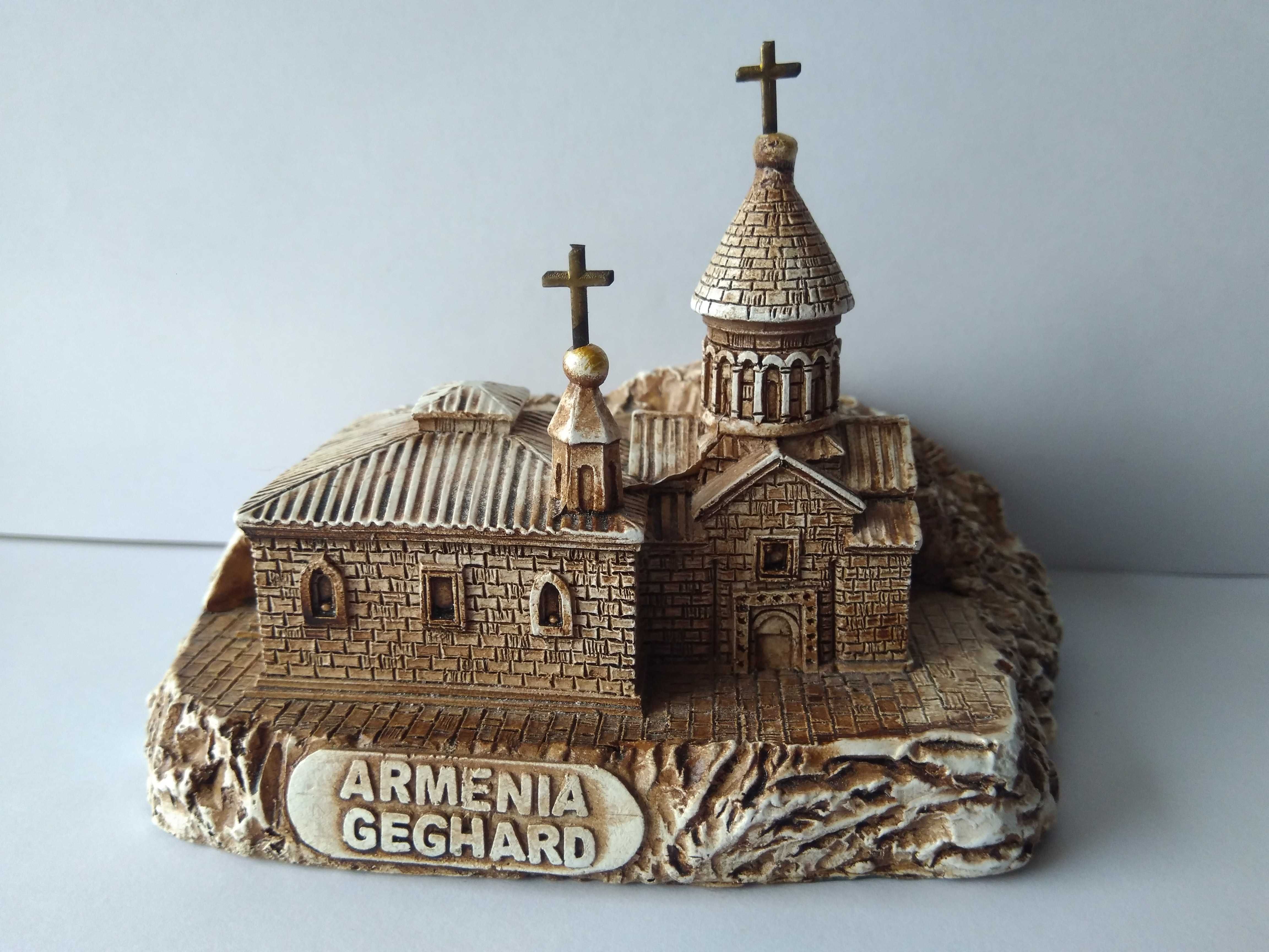 ARMENIA - Figurka z gipsu - GEGHARD