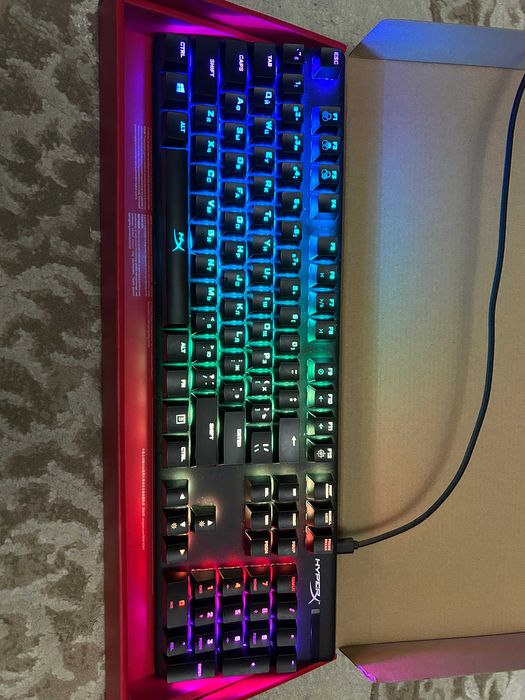 Клавиатура HyperX Alloy Origins RGB Red в идеальном состоянии