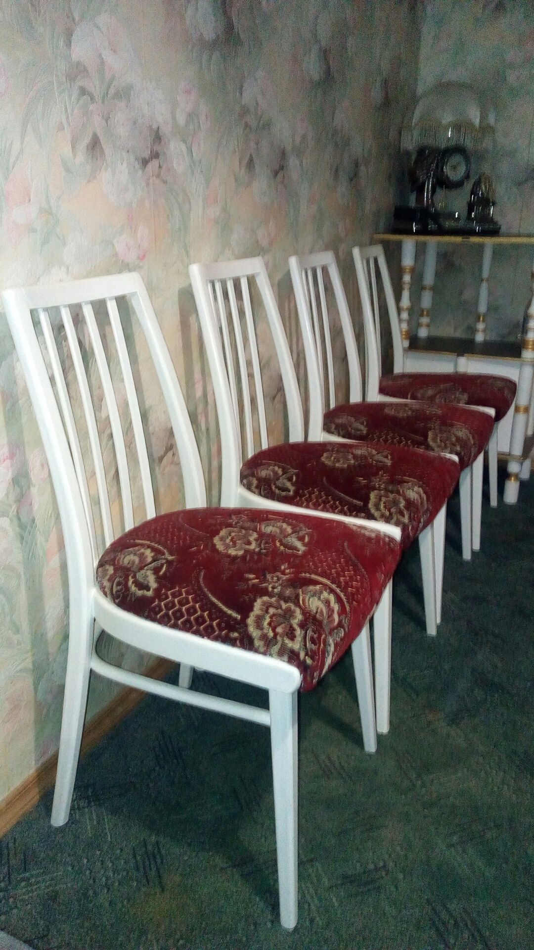 Стулья сталинские, венские, столики, этажерки, полки. Мебель.