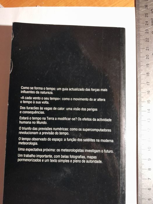 Duas obras O Tempo e Sismos e Vulcões fotos a cores