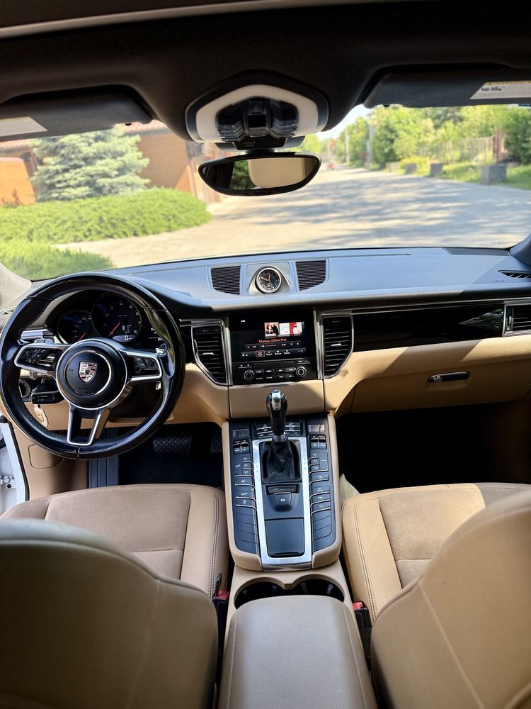 Porsche Macan 2.0 White Pearl