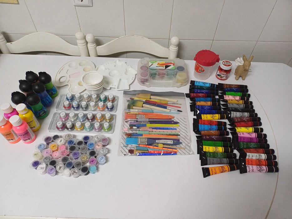 Conjunto de pintura com 180 utensílios