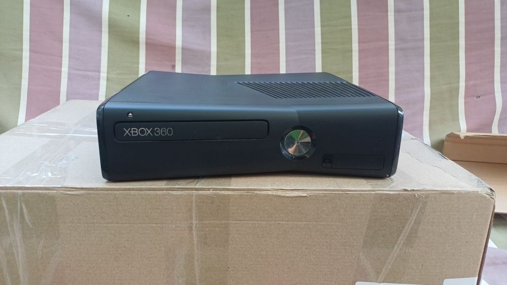 Продам Xbox 360 slim