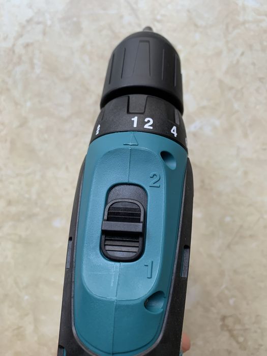Makita  шуруповерт DF 330 10,8 V
