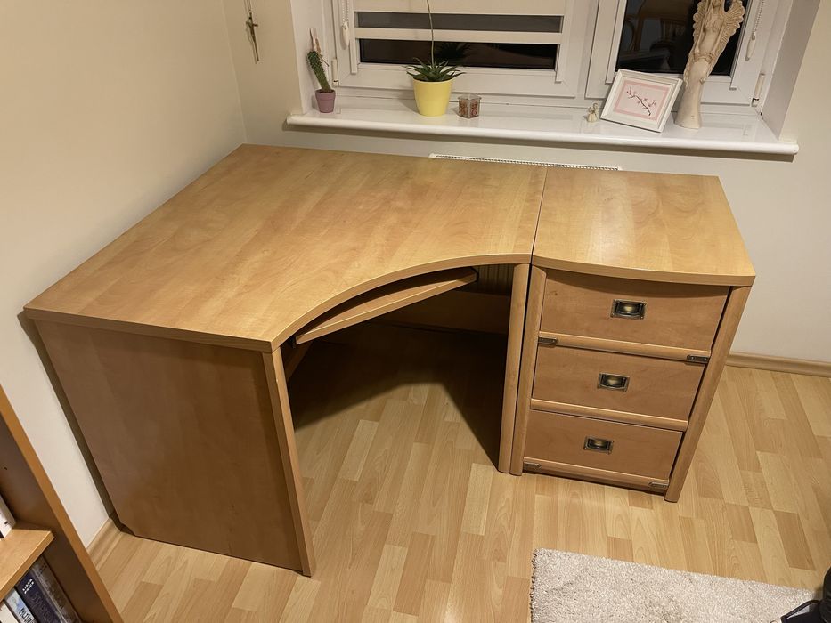 Biurko z komodą z trzema szufladami marki VOX