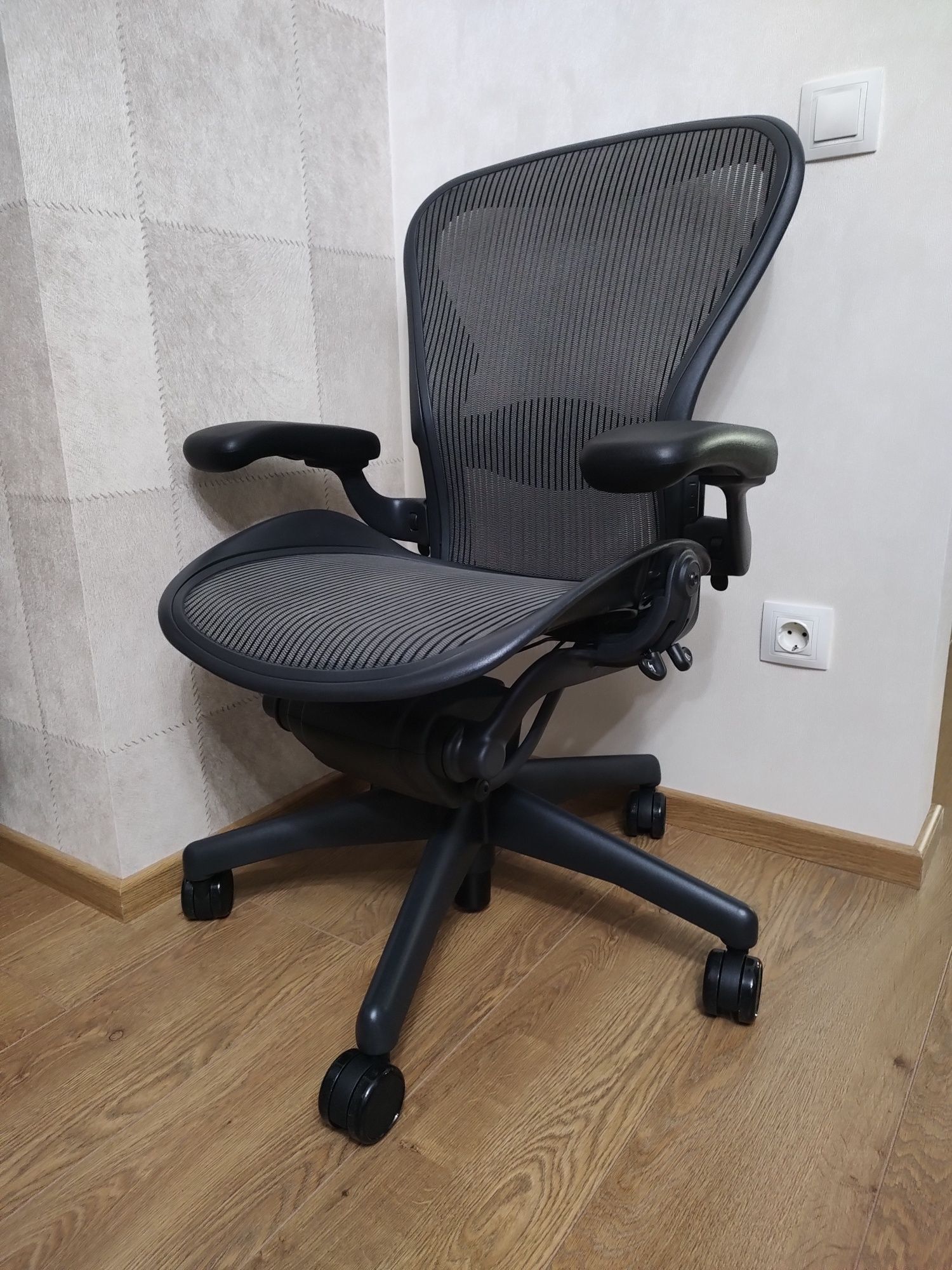 Кресло Herman Miller Aeron