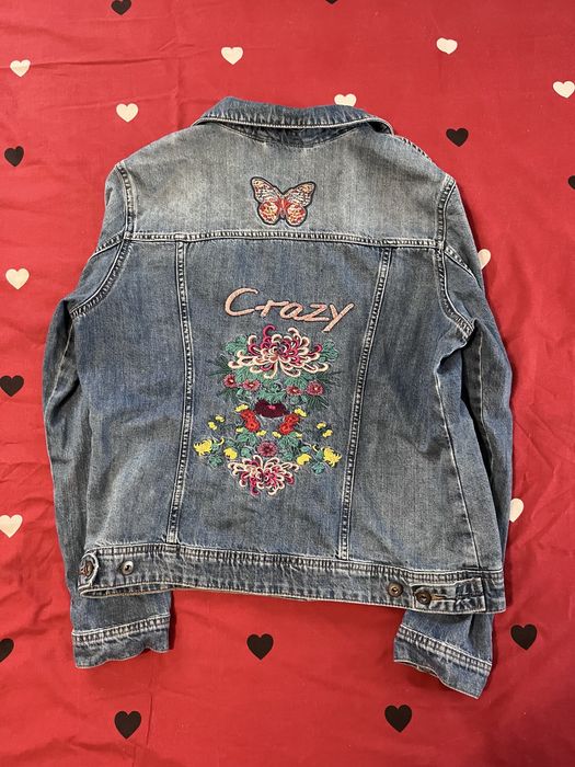 Джинсова куртка з вишивкою