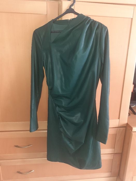 Vestido verde escuro imitação Pele ( GUESS) C/ Novo