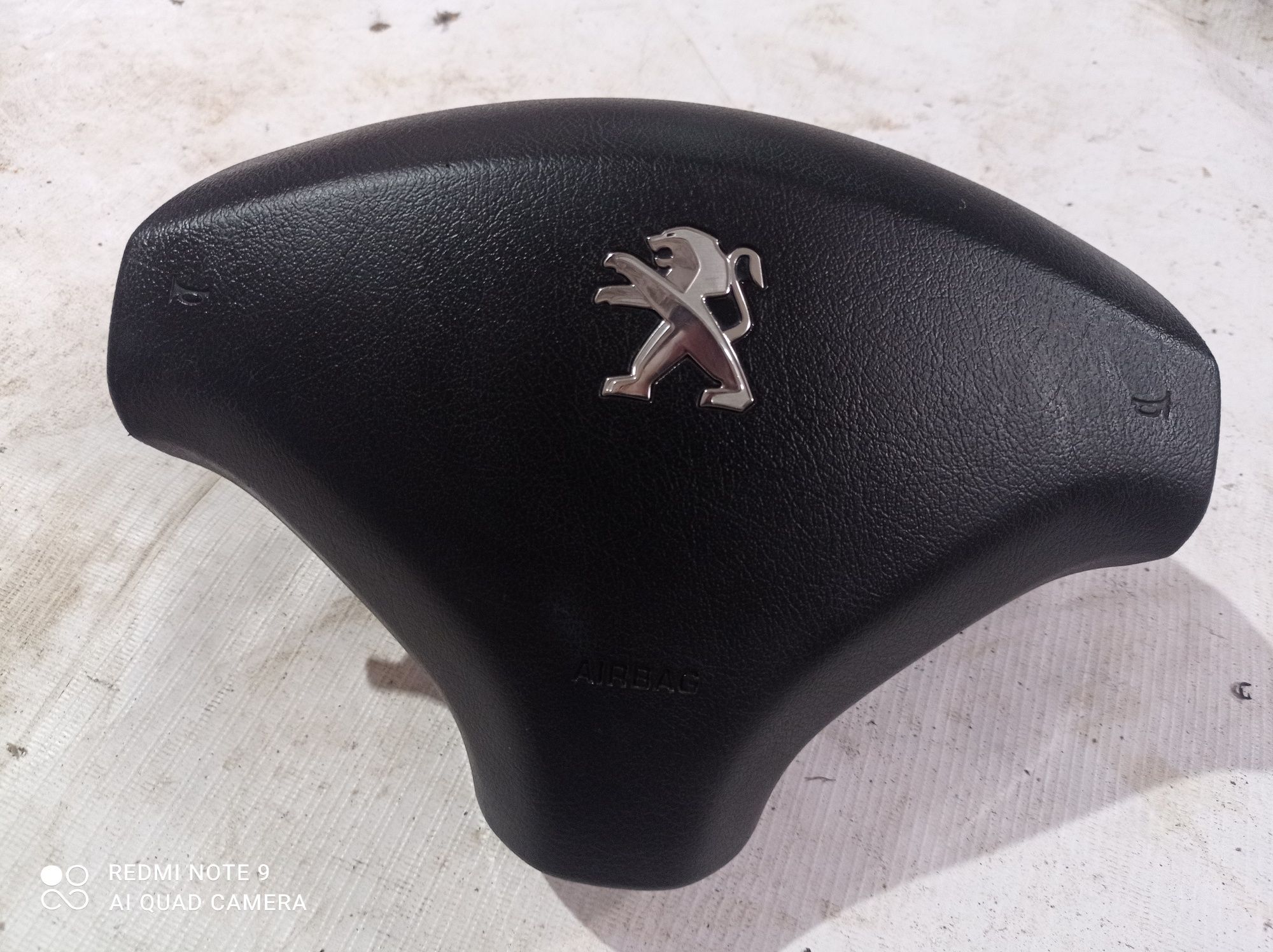 Подушка безопасности водителя 96758003ZD для Peugeot 308

2012