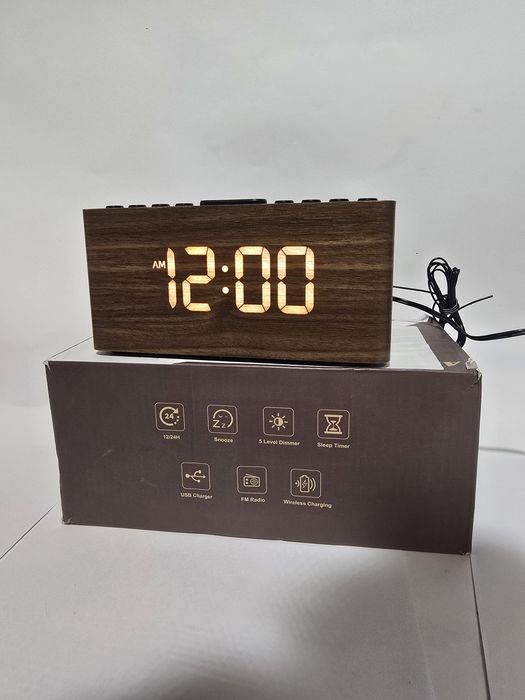 Stylowy drewniany budzik z radiem i ładowarką indukcyjną ANJANK AC190