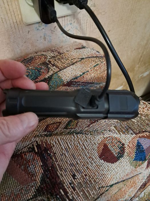 Продається акумуляторний ліхтарик