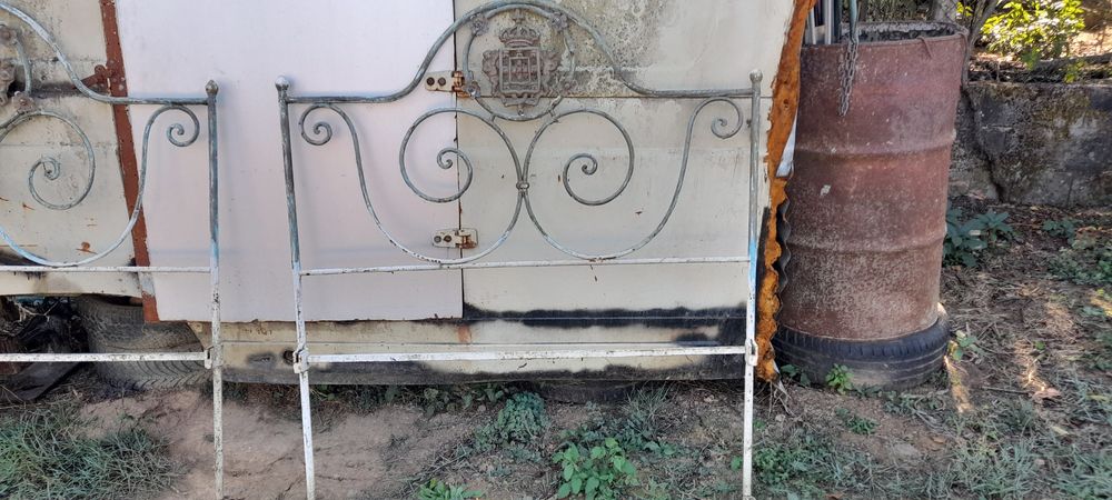 Cama de ferro "cabeçeiras"