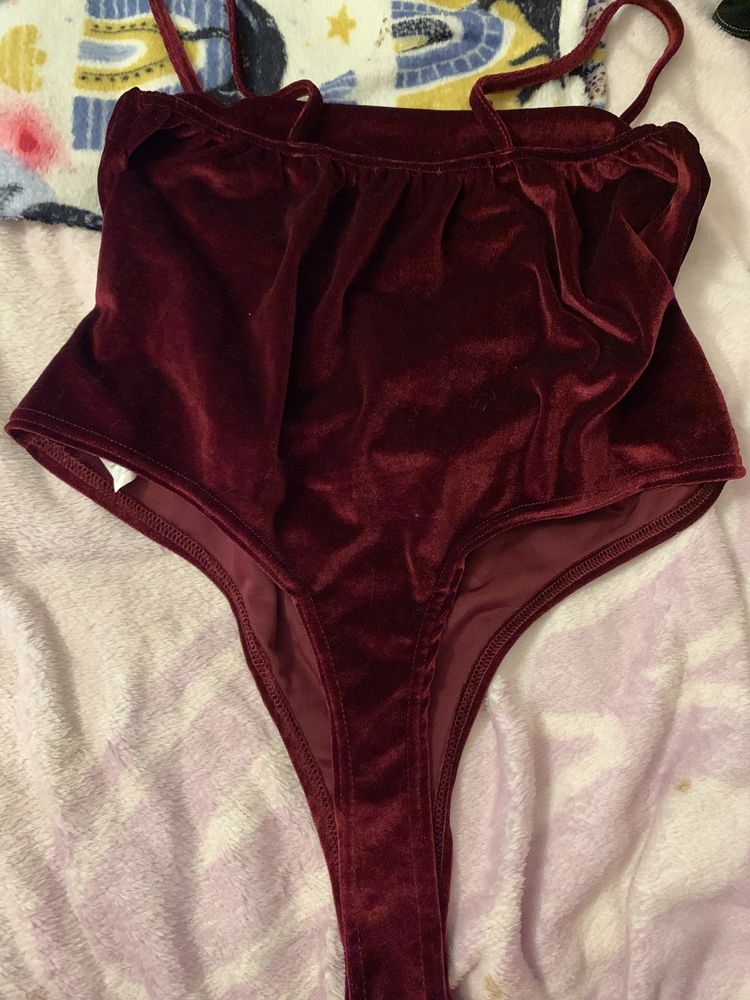 Nowe welurowe burgundowe body Boohoo