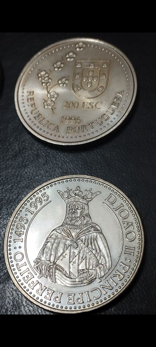 24 Moedas antigas de 200 Escudos