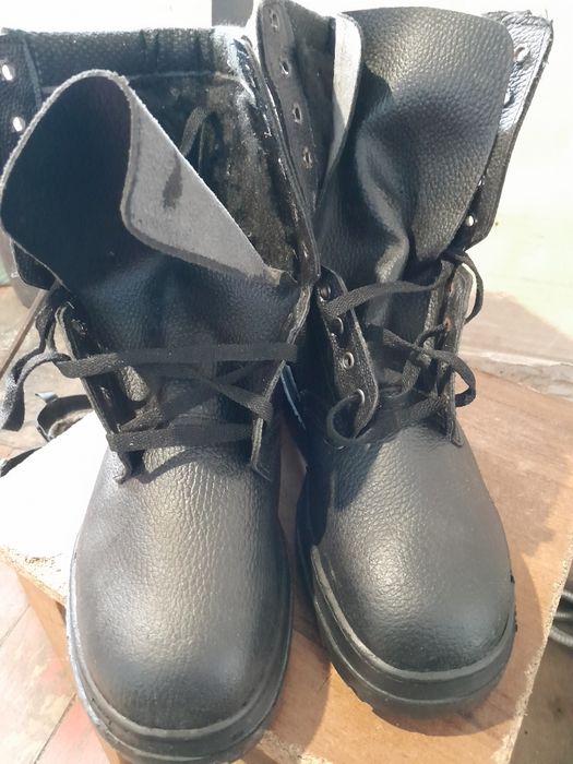 Берці, черевики і чоботи розміри від 39 до 44 зимові і літні
