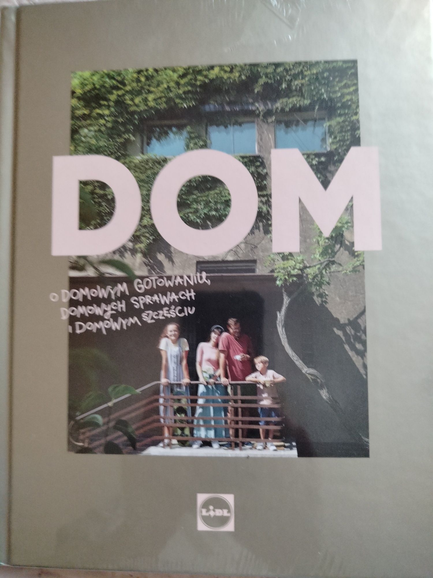 Dom. O domowym gotowaniu, domowych sprawach i domowym szczęściu.