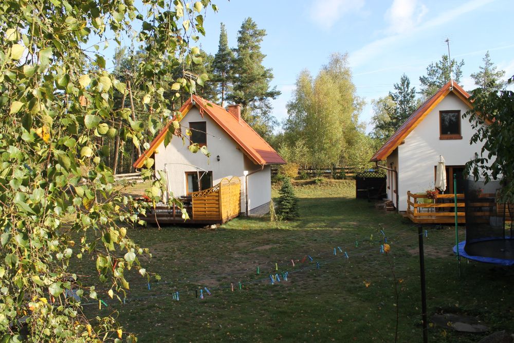 Domek na Kaszubach, domek letniskowy nad jeziorem z kominkiem.