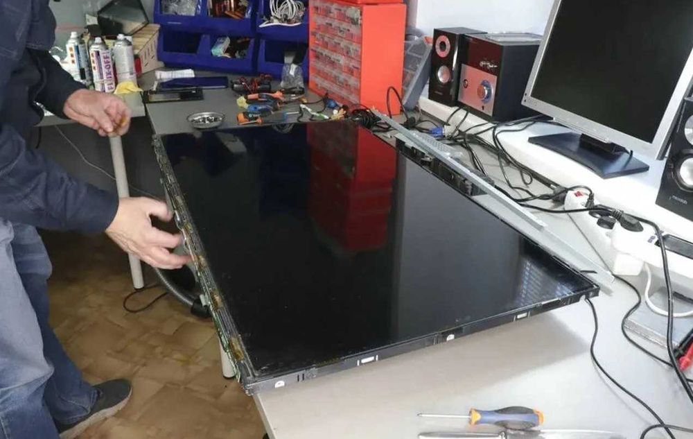 Ремонт сучасних телевізорів (LED, LCD, Smart TV)