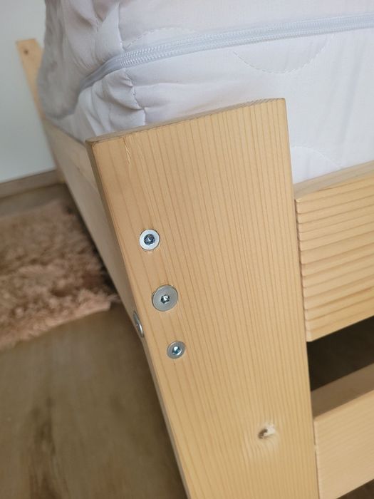 Łóżko z materacem 180×200 .