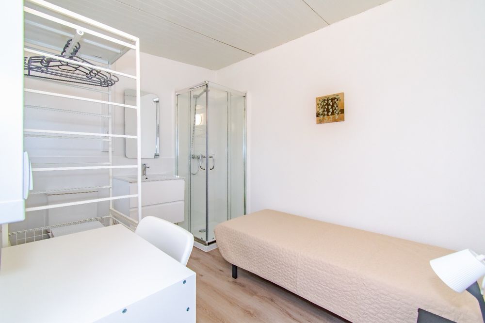 Estudio com casa banho