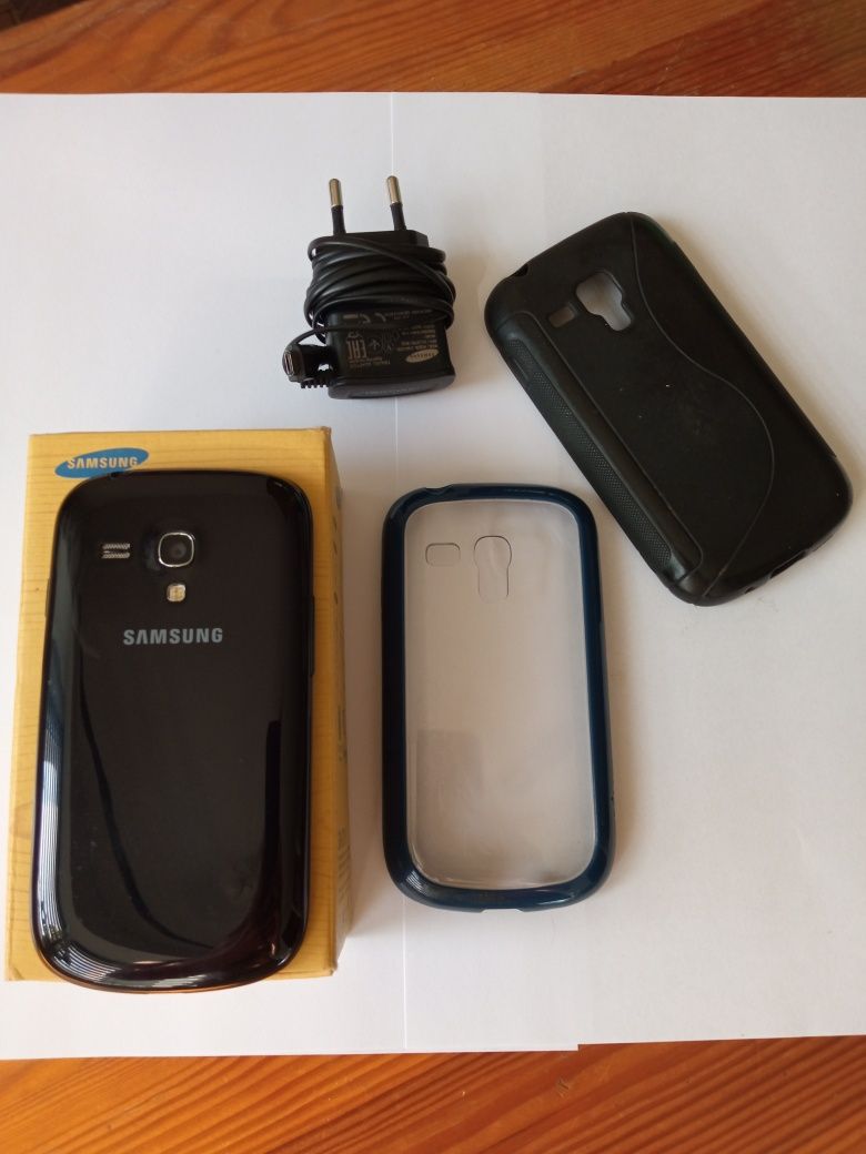 Samsung GT+ etui stan bdb bez rys