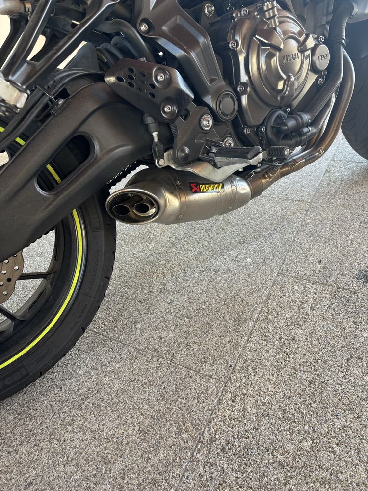 Yamaha mt07 akrapovic