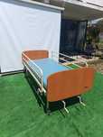 Cama articulada com grades