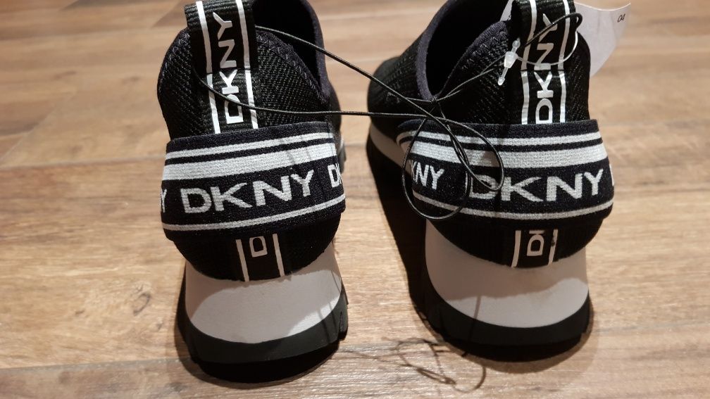 DKNY nowe obuwie wsuwane miękkie