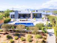 Olhão – Moradia contemporânea T4 com piscina aquecida, garagem, jardim