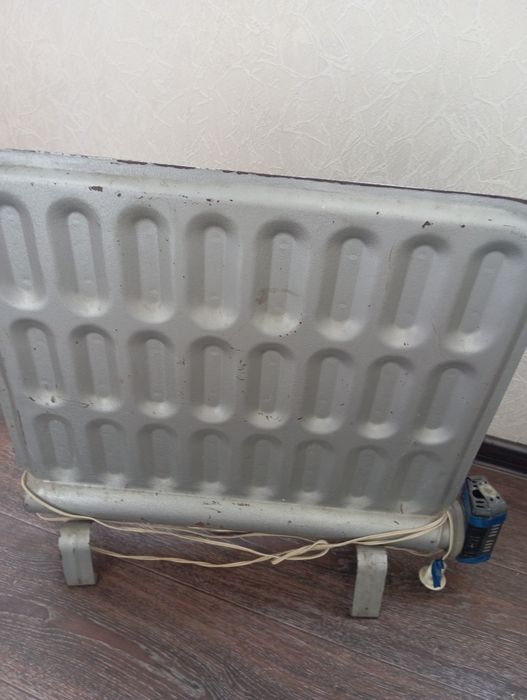 Обогреватель маслянный рабочий времён СССР.