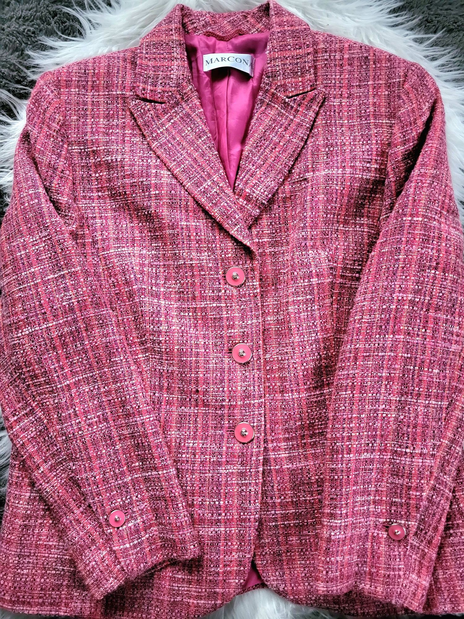 Tweedowa marynarka w stylu vintage