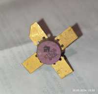Транзистор КТ925Б.