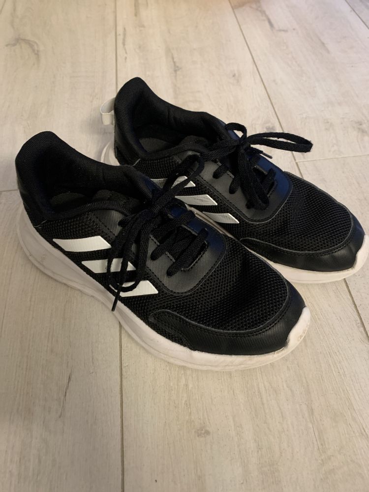 Buty adidas 36,5.    23 cm wkładka