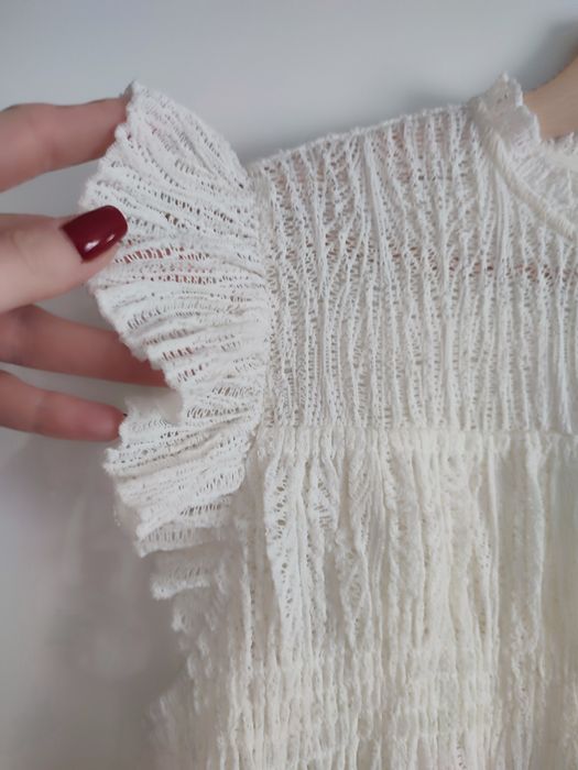 Nowa elegancka bluzka koronkowa