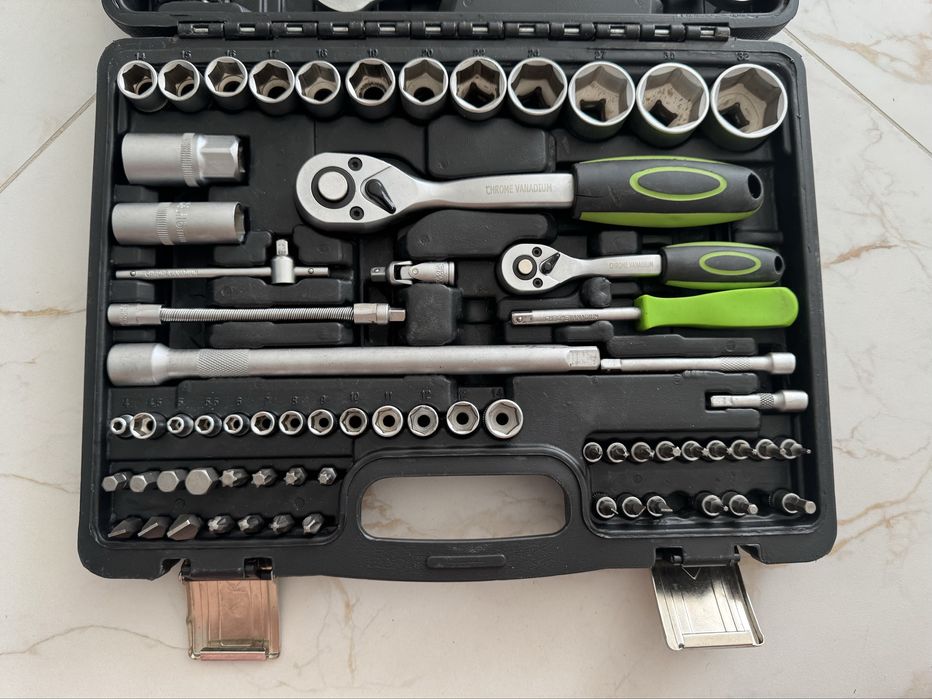 Набір інструментів 82 одиниці. Тріскачка, ключ, головка