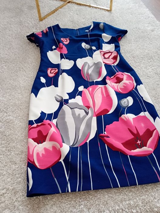 Sukienka w kwiaty plus size