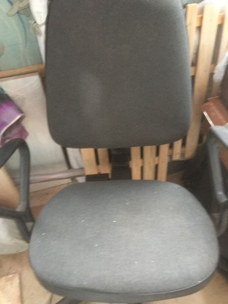 Продам спинку с офисного кресла 100 грн штука , есть 3 шт и колесики