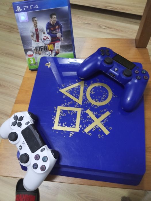 Konsola ps 4 Slim + dwa pady i gra wersja limitowana