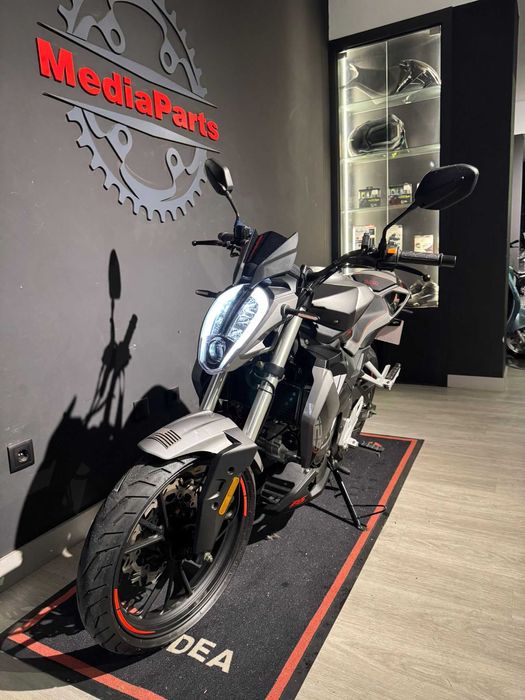 UM XTREET RS125 de 2022 com 2502 KMS