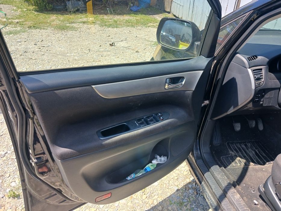 Шрот В розборі Toyota Avensls  verso тойота авенсис версо