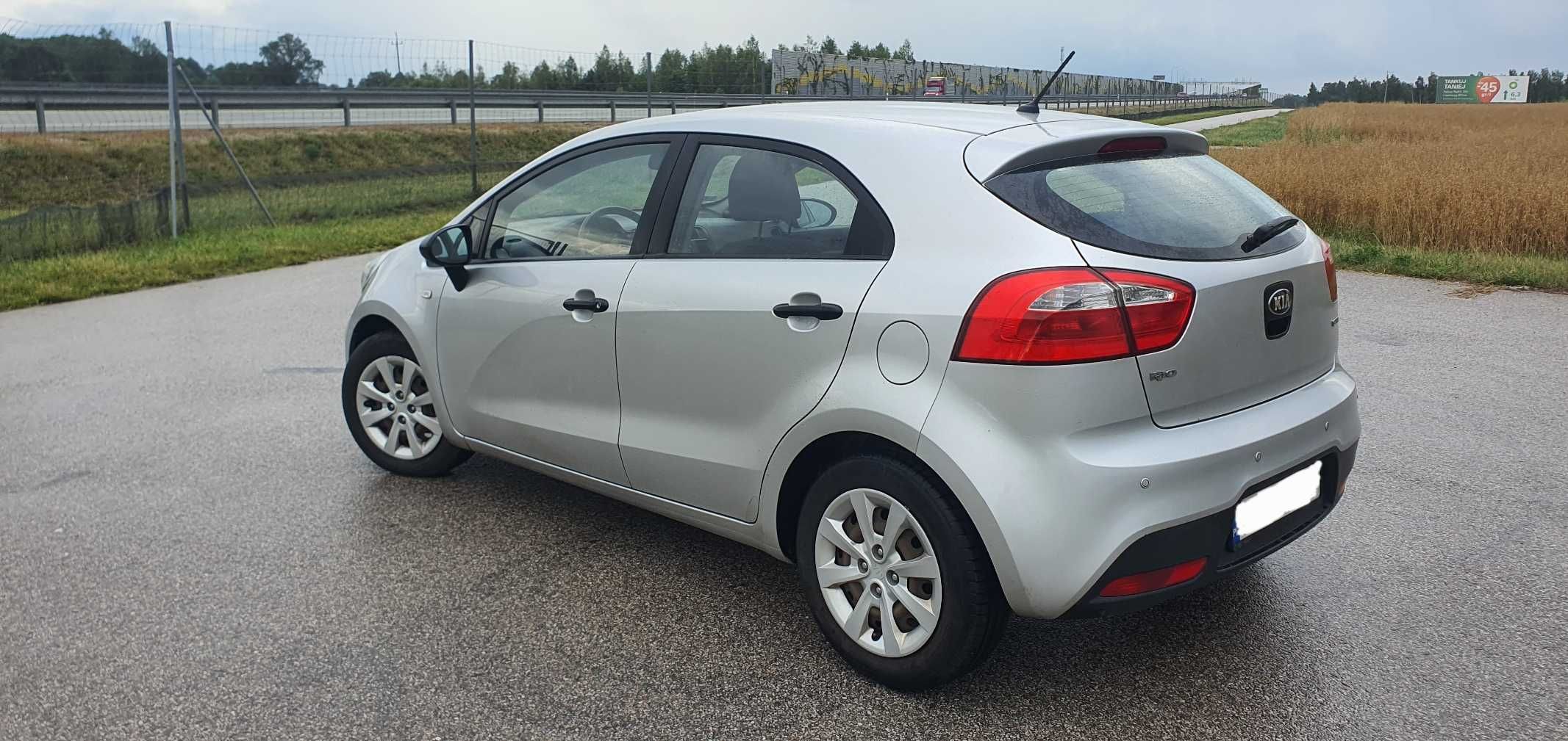 Kia Rio/Bezwypadkowa/ Polska Salon/Mały przebieg