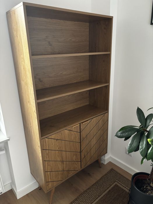 Estima biblioteczka w jodelke